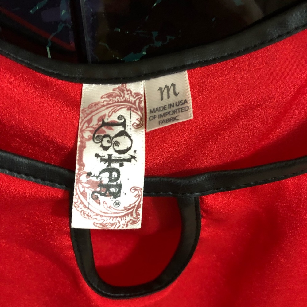 Red blouse ๐ - Picture 3 of 3